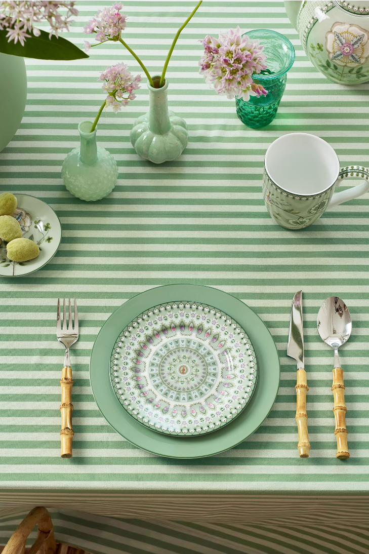 PiP Studio Vine Lily Dinner Plate - A Masterpiece of European Retro Elegance