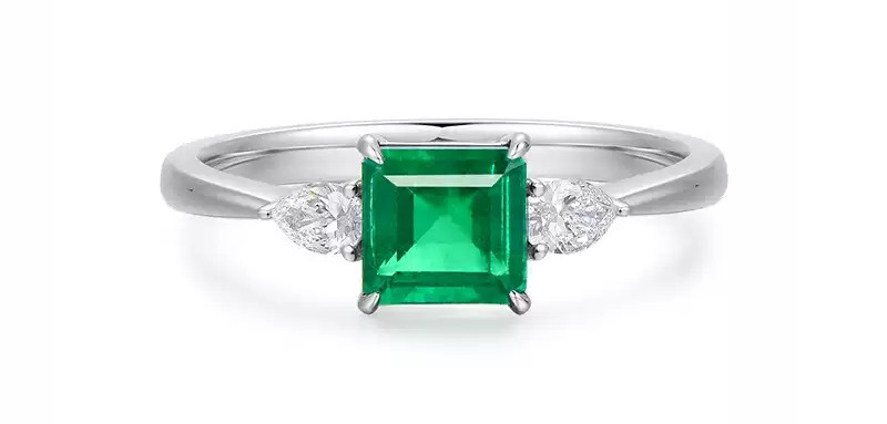 Colombian Emerald Three-Stone Ring - Certified Luxury Jewelry